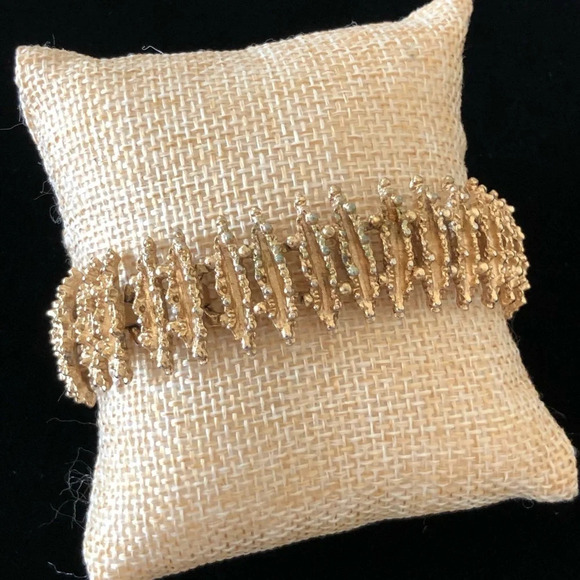 Vtg Avon Gold Tone Spiked Link Bracelet 7” Fashion - Picture 2 of 6